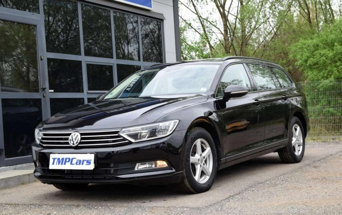 Volkswagen Passat cena 62900 przebieg: 152000, rok produkcji 2019 z Piława Górna małe 379